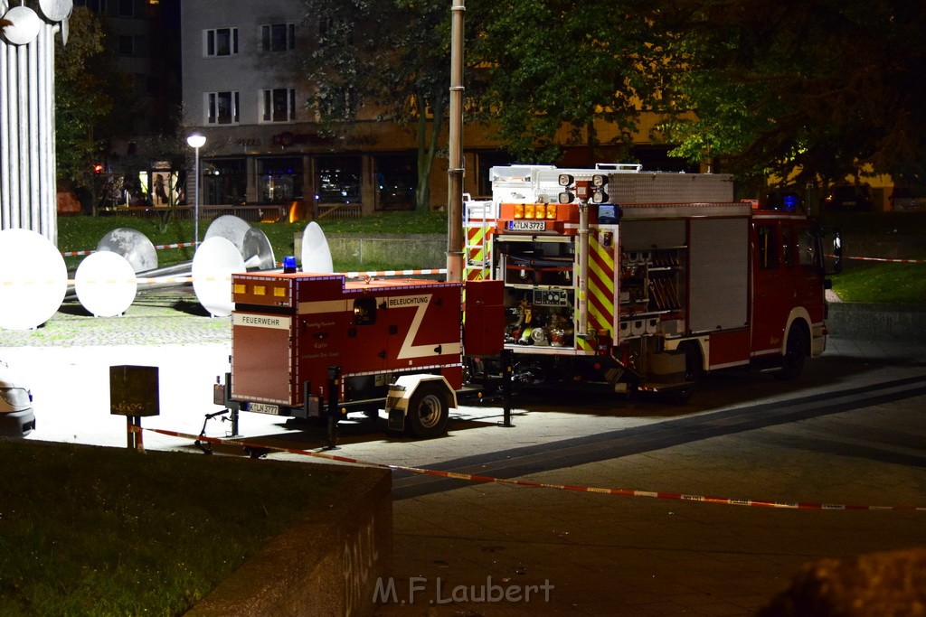 Einsatz BF Messerstecherei Koeln Neustadt Nord Eberplatz Platzmitte P073.JPG - Miklos Laubert